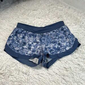 Lululemon Calm Tides Run Short *Esca Dappled Blossom / Ink Blue